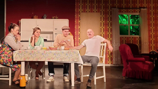 Volksbuehne-Michendorf-Bild1-stageworkers-Hartmut-Guy-als-Ekel-Alfred.jpg